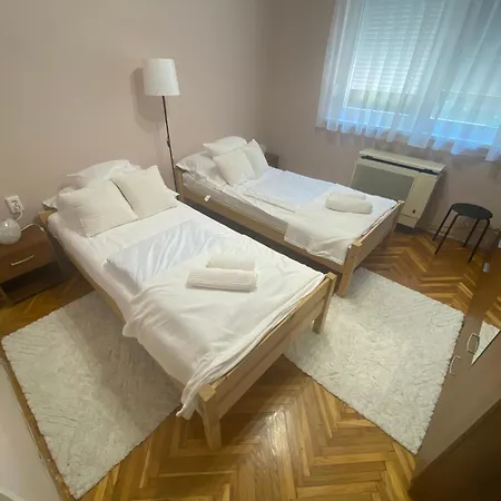 דירה Pataklak Apartman