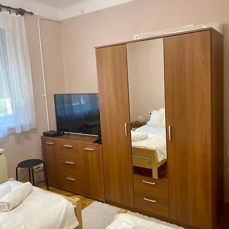 דירה Pataklak Apartman *